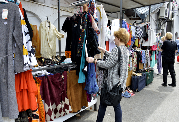 На Каленић пијаци тридесетак продаваца изложило половне ствари: Винтиџ је и даље у моди